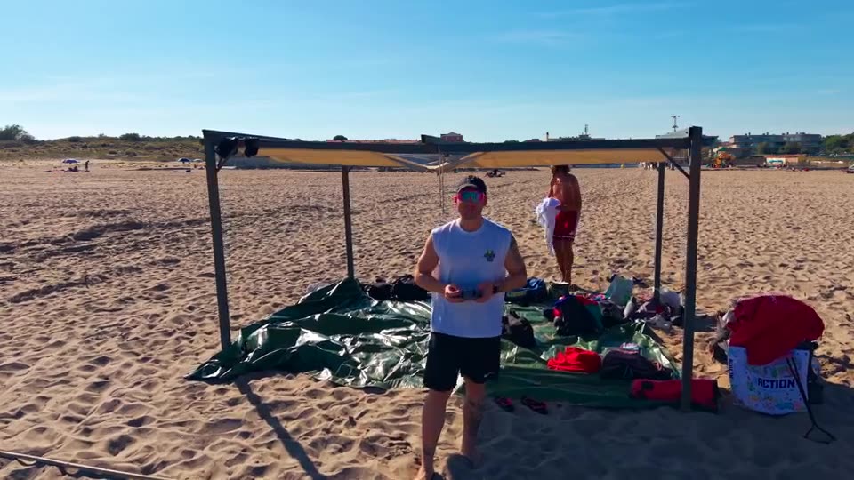 Diego al lavoro su una barca